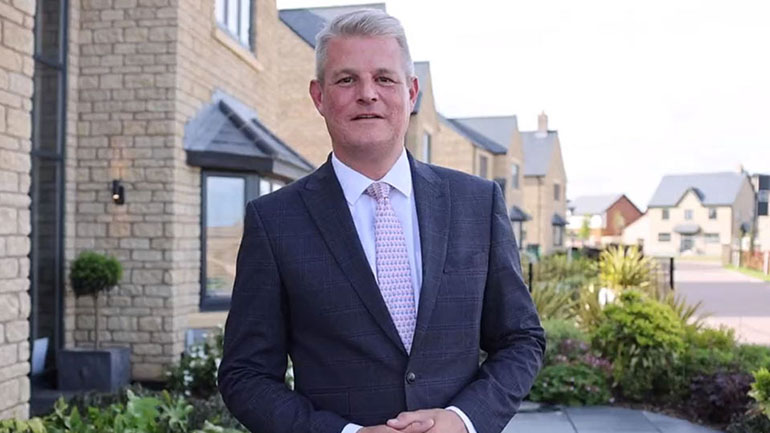 Βρετανία: Ο υφυπουργός Στέγασης παραιτήθηκε για λόγους «προσωπικής ακεραιότητας»